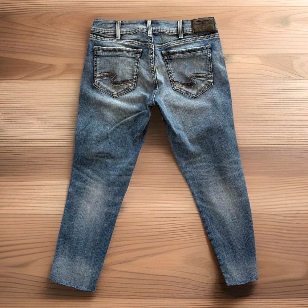 Silver Jeans Suki Skinny Crop Womens Size 31 Medium Wash Frayed Hem
